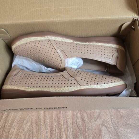 Clarks Elaina Ruby Loafers Leather Uppers Warm Beige 7.5 Wide Contemporary Work - Picture 12 of 14